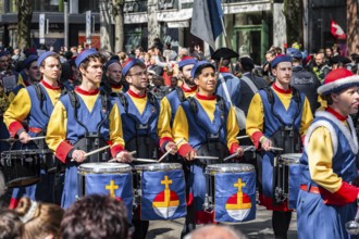 Zunft zu Wiedikon, parade of historically costumed guild members, Sechseläuten or Sächsilüüte,