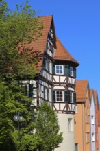 Building ensemble Münsingen Castle, today's vehicle registration authority, roof tiles, windows,