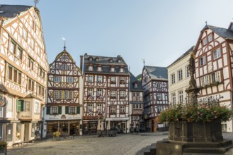 Market square with medieval half-timbered houses, Bernkastel-Kues, Moselle, Rhineland-Palatinate,