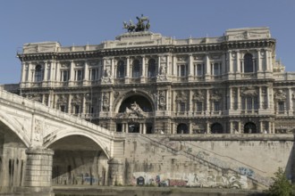 Ponte Umberto Tiber Bridge, Palazzo di Giustizia, Palace of Justice, Prati district on the banks of