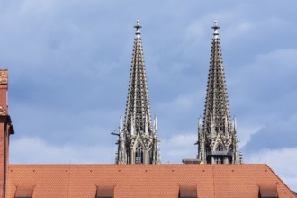 Towers of St Peter's Cathedral, Regensburg, Upper Palatinate, Bavaria, Germany, Europe