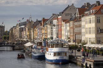 Nyhavn, in the Frederiksstaden district, harbour district with houses over 300 years old, moored