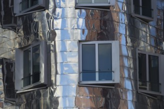 Gehry buildings, Media Harbour, Neuer Zollhof, Düsseldorf, North Rhine-Westphalia, Germany, Europe