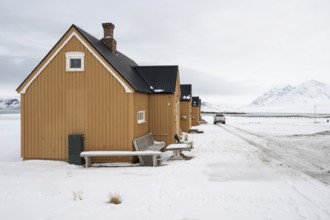 Ochre-coloured houses, research settlement, scientific settlement, winter landscape, Ny-Ålesund,