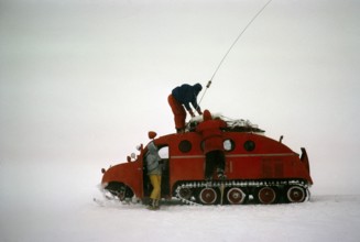 GUSI Bombardier B 12 snowmobile, Gudmundur Jonasson travel company Adventure Arctic Expedition to