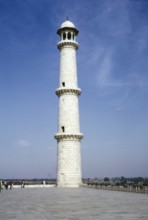 Weißer Minarettturm auf dem Gelände des Taj Mahal, Agra, Indien, 1964