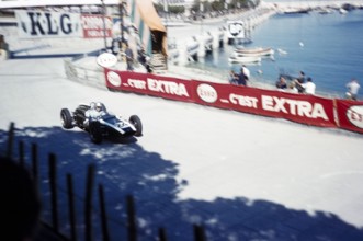 Formula 1, Monaco Grand Prix, 14 May 1961, Jack Brabham in the corner of a Cooper Climax tobacco