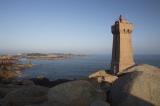 Lighthouse Mean Ruz at Ploumanac'h, Côtes d'Armor in the first morning light