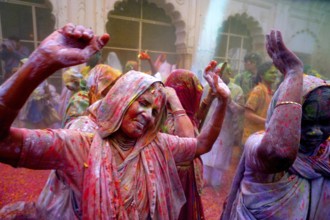 Widows dancing celebrating Holi festival, Gopinath temple, Uttar Pradesh, India, Asia