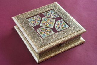 Decorated Gift Box, Diwali Festival, Mumbai, Maharashtra, India, Asia