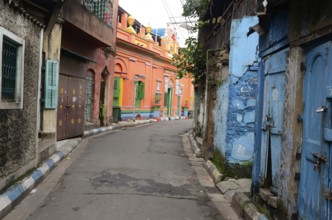 Empty, narrow lane, Kolkata, West Bengal, India, Asia