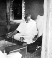 Mahatma Gandhi at the wheel at Sevagram Ashram, wardha, Maharashtra, India, 1939 - MODEL RELEASE