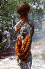 Priest pouring hot milk ritual, Karaha Pujan, Varanasi, Uttar Pradesh, India, Asia