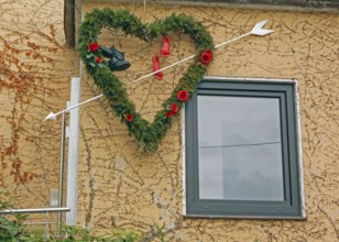 House, wall, heart, arrow, window