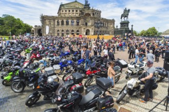 More than 5, 000 motorcyclists from Central Germany at protest against driving bans on Theaterplatz