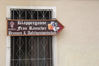 Sign and signpost to Frau Rauscher Apfelwein Lokal, Klappergasse, Alt-Sachsenhausen, Sachsenhausen,