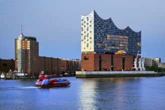 Elbe Philharmonic Hall in the evening, Hafencity, Hamburg, Germany, Europe