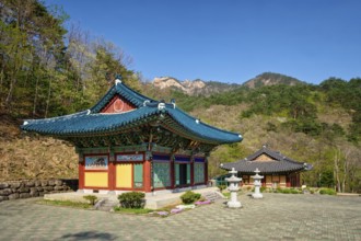 SEORAKSAN, SOUTH KOREA, APRIL 15, 2017: Sinheungsa Buddhist temple in Seoraksan National Park,