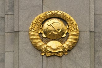 Golden coat of arms, detail, Soviet memorial in the Tiergarten, Berlin, Germany, Europe