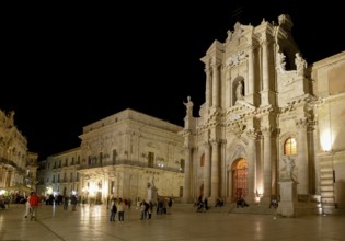 Cathedral of Syracuse, night shot, Province of Syracuse, Sicily, Italy, Europe