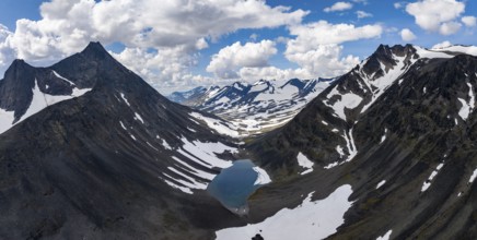 Kaskasavagge valley with glacier and mountains, Kuopertjåkka mountain, Gaskkasjohka river,