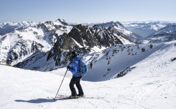 Ski tourers, peaks and mountains in winter, Sellraintal, Kühtai, Tyrol, Austria, Europe