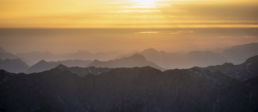 Evening mood, silhouettes, dramatic mountain landscape, view from Hochkönig, Salzburger Land,