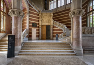 Interior view of the hall and corridors in the main building in the Hospital de la Santa Creu i