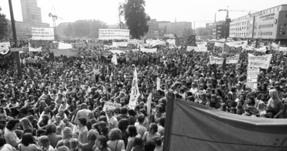 More than 40, 000 students from all parts of the Federal Republic of Germany demonstrated for more