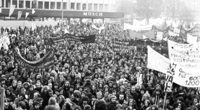 More than 10, 000 students demonstrated in Düsseldorf on 7 November 1974 for more Bafoeg and