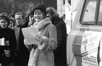 Several hundred woman and a few men turned out in Bonn on 15.2.1975 against § 218 and for a