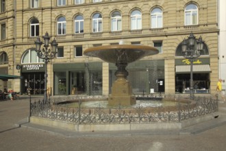 Kaiserbrunnen at Kaiserplatz, City Centre, Main, Frankfurt, Hesse, Germany, Europe