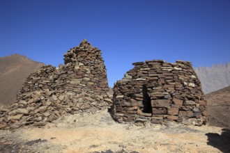 The beehive tombs of Al-Ayn are the most famous tombs in the area between the towns of Bat and