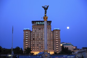 Ukraine Independence Monument on the Majdan Nesaleshnosti and the Hotel Ukrajina, Kiev, Ukraine,