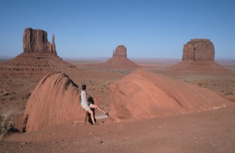 Tourist in Monument Valley, Utah, USA, North America