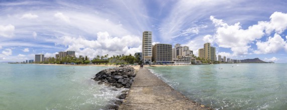 Waikiki Beach with view of Diamond Head, Honolulu, Oahu, Hawaii, USA, North America