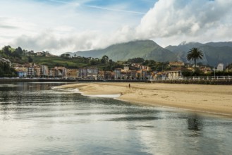 Village and beach, Ribadesella, Asturias, Asturias, Costa Verde, Northern Spain, Spain, Europe