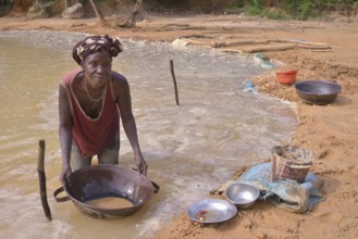 Female gold panner near Koidu, Kono District, Eastern Province Region, Sierra Leone, Africa