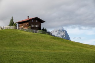 Hill with wooden house, Eckbauer, Werdenfelser Land, Garmisch-Partenkirchen, Upper Bavaria,