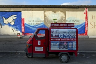 Info Mobil East Side Gallery in front of Peace Dove by Rosemarie Schinzler on a remnant of the