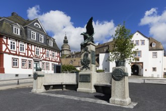 Monument to Kaiser Wilhelm I and the fallen in World War I, half-timbered house on the left,