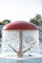 From now on, topless bathing and swimming is allowed in the swimming pools of the city of Dresden.