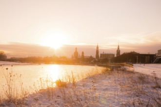 Sunrise on the banks of the Elbe in Dresden