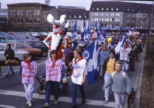 DEU, Germany: The historical slides from the 80-90s, Ruhr area.peace movement. Easter March 84-5