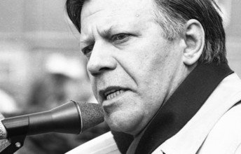 The DGB central event on 1 May 1975 with the Federal Chancellor in Gelsenkirchen.... Helmut Schmidt