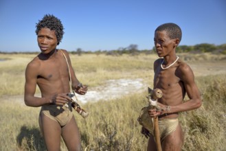 Bushmen of the Ju/' Hoansi-San at a traditional hunt, village //Xa/oba, near Tsumkwe, Otjozondjupa