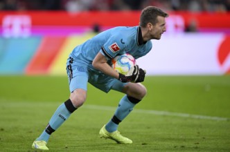 Goalkeeper Lukas Hradecky Bayer 04 Leverkusen, action, catches ball, Allianz Arena, MÜnchen,