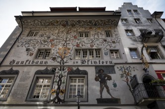 Facade painting, historic restaurant, Zunfthaus zu Pfistern, Old Town, Lucerne, Switzerland, Europe