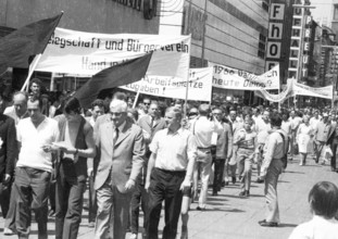 With black flags, mourning and anger, workers of Delog, a factory for flat glass, demonstrated in