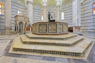 Baptismal fountain, sculptor Guido Bigarelli, 1246, marble pulpit, sculptor Nicola Pisano, 1259-60,